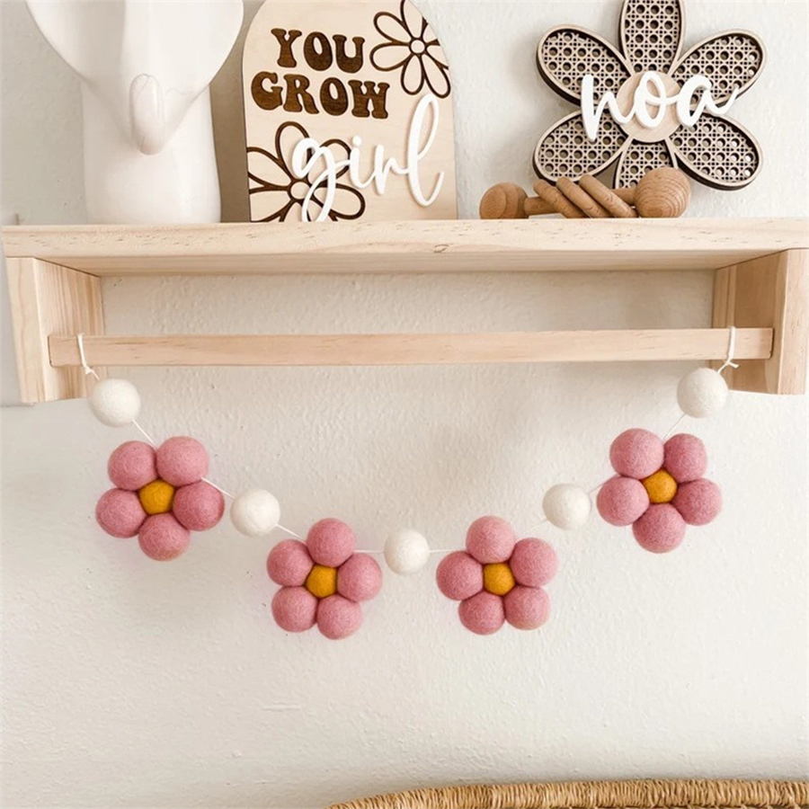 Baby Nursery Garland - พวงดอกเดซี่ทำมือจากผ้าสักหลาด ตกแต่งห้องเด็กสไตล์โบฮีเมียน ของตกแต่งดอกเดซี่สำหรับเด็กผู้หญิง
